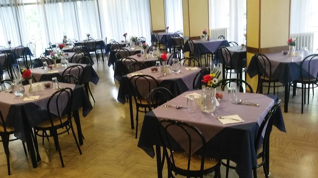Hotel Half Moon Airport Restaurant Rimini Eksteriør bilde